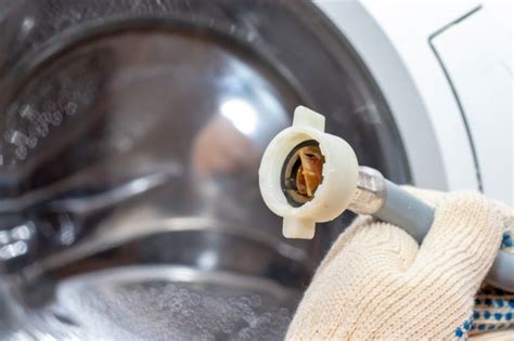 How to fix a leaking washing machine 